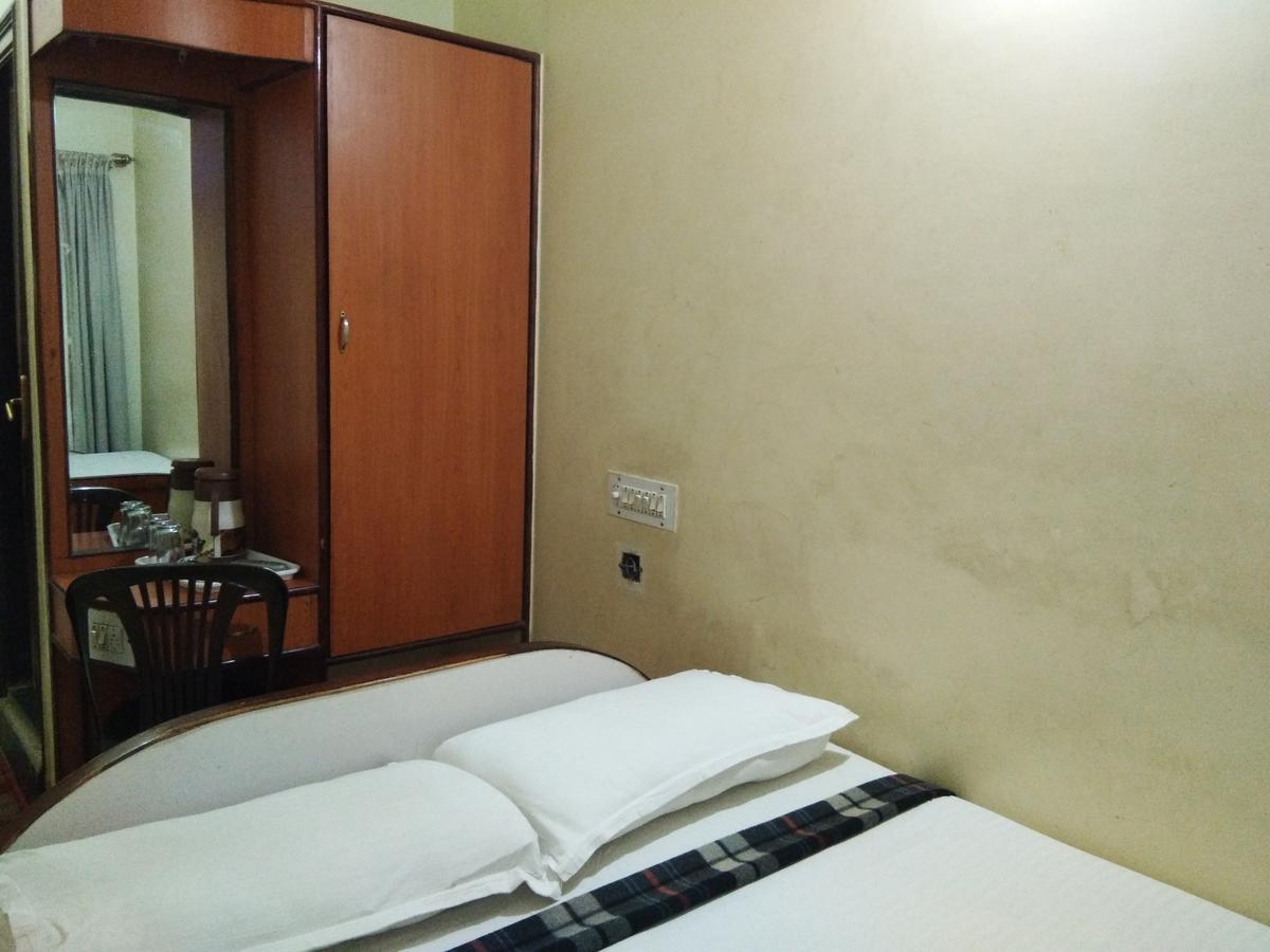 Kl Residency Hotel Mysore Bagian luar foto